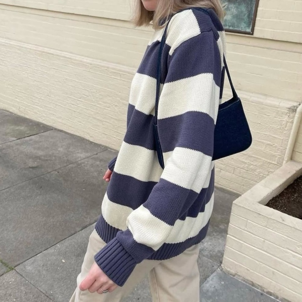 Brandy Melville Brianna Sweater (Cream/Navy) - Picture 3 of 7